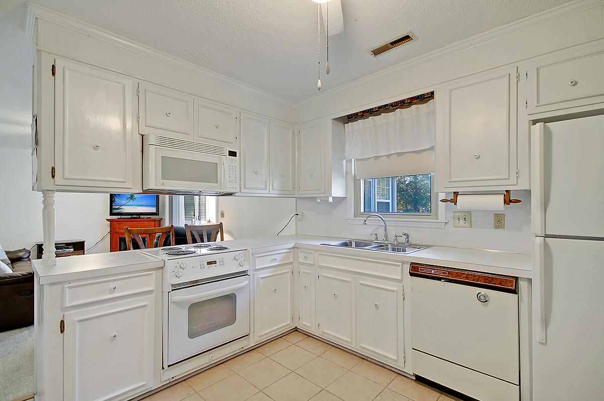 8217 Greenridge Road North Charleston, SC 29406 - Photo 11 of 31 CREM_8217 Greenridge_016
