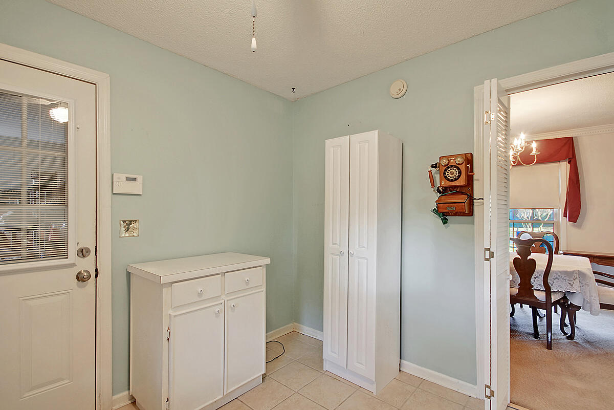 8217 Greenridge Road North Charleston, SC 29406 - Photo 9 of 31 CREM_8217 Greenridge_017