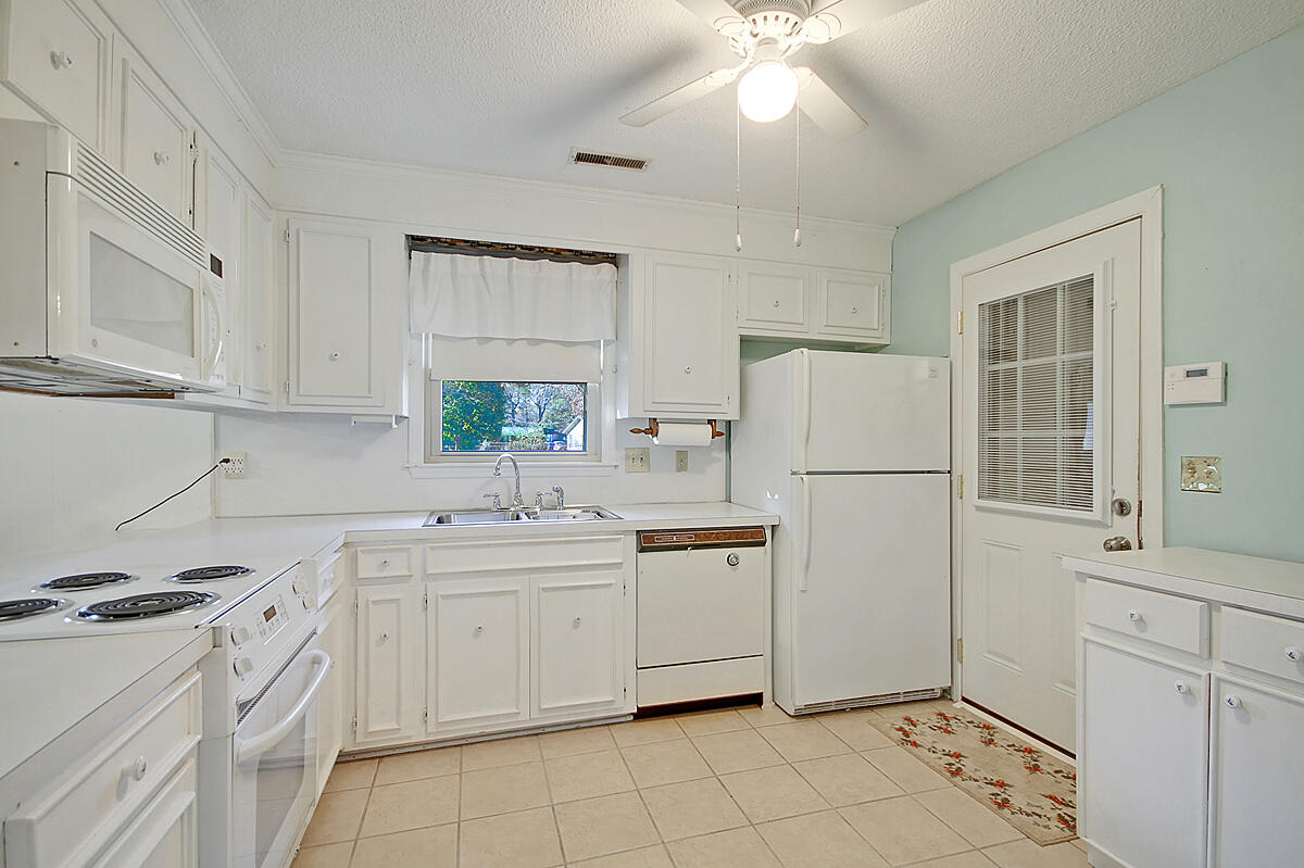8217 Greenridge Road North Charleston, SC 29406 - Photo 10 of 31 CREM_8217 Greenridge_015