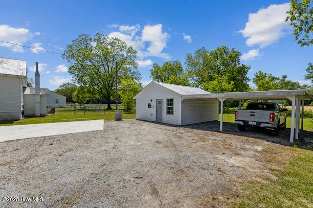 $2,100 | 801 Highway 33, Chocowinity, NC 27817