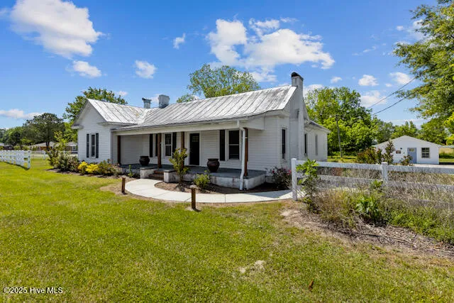 $2,100 | 801 Highway 33, Chocowinity, NC 27817