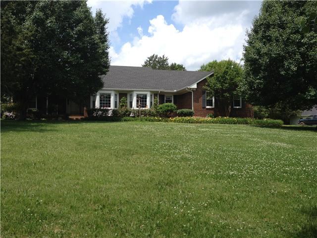 516 Locust Grove Road Watertown, TN 37184 - Photo 2 of 20 Front view, 2 bay windows