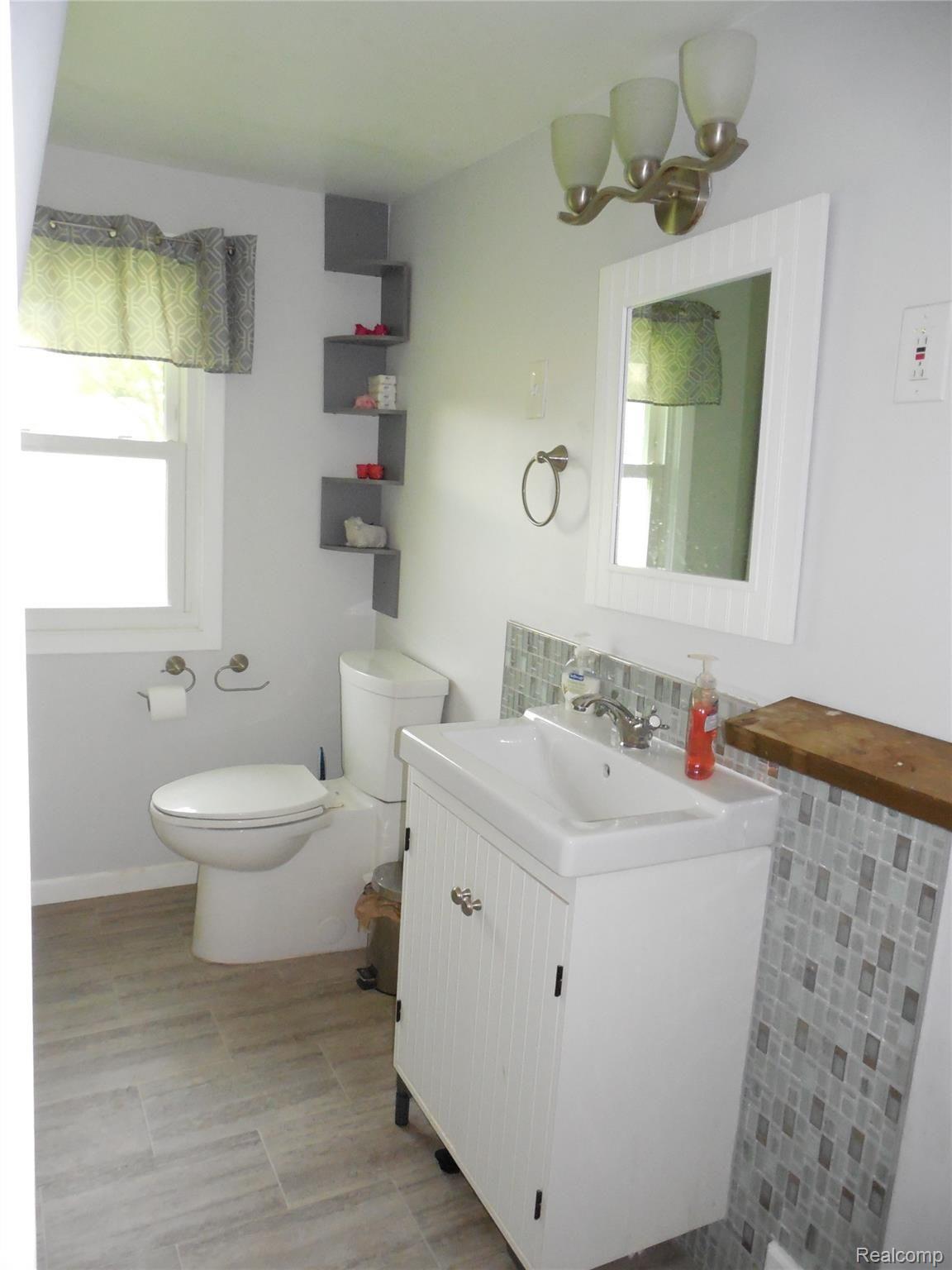 6742 Draper Road Jackson, MI 49201 - Photo 33 of 44 Nicely updated bathroom!
