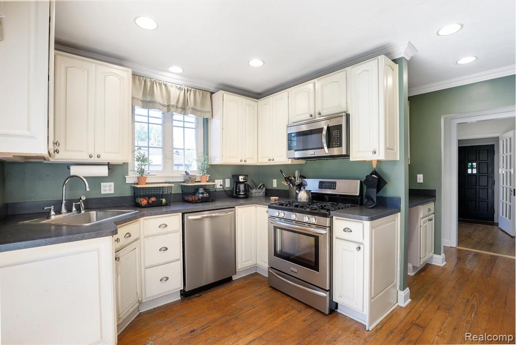 479 Cloverly Road Grosse Pointe Farms, MI 48236 - Photo 11 of 30
