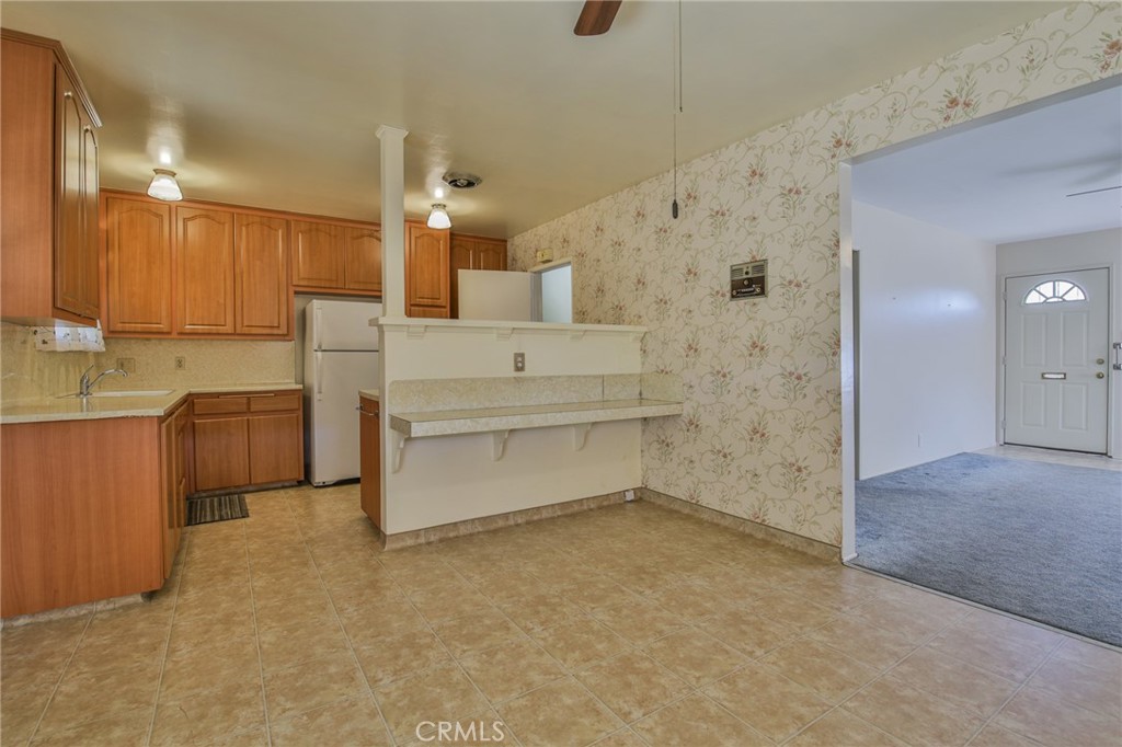 15719 Pitts Avenue Paramount, CA 90723 - Photo 11 of 33