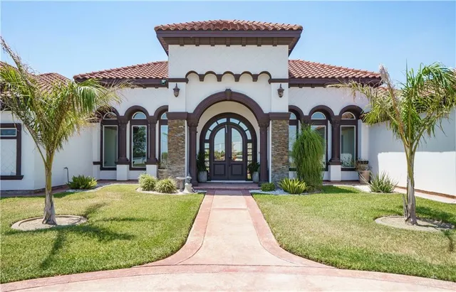 a view of a house with entertaining space