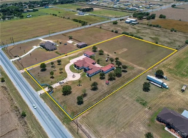 a view of a tennis court