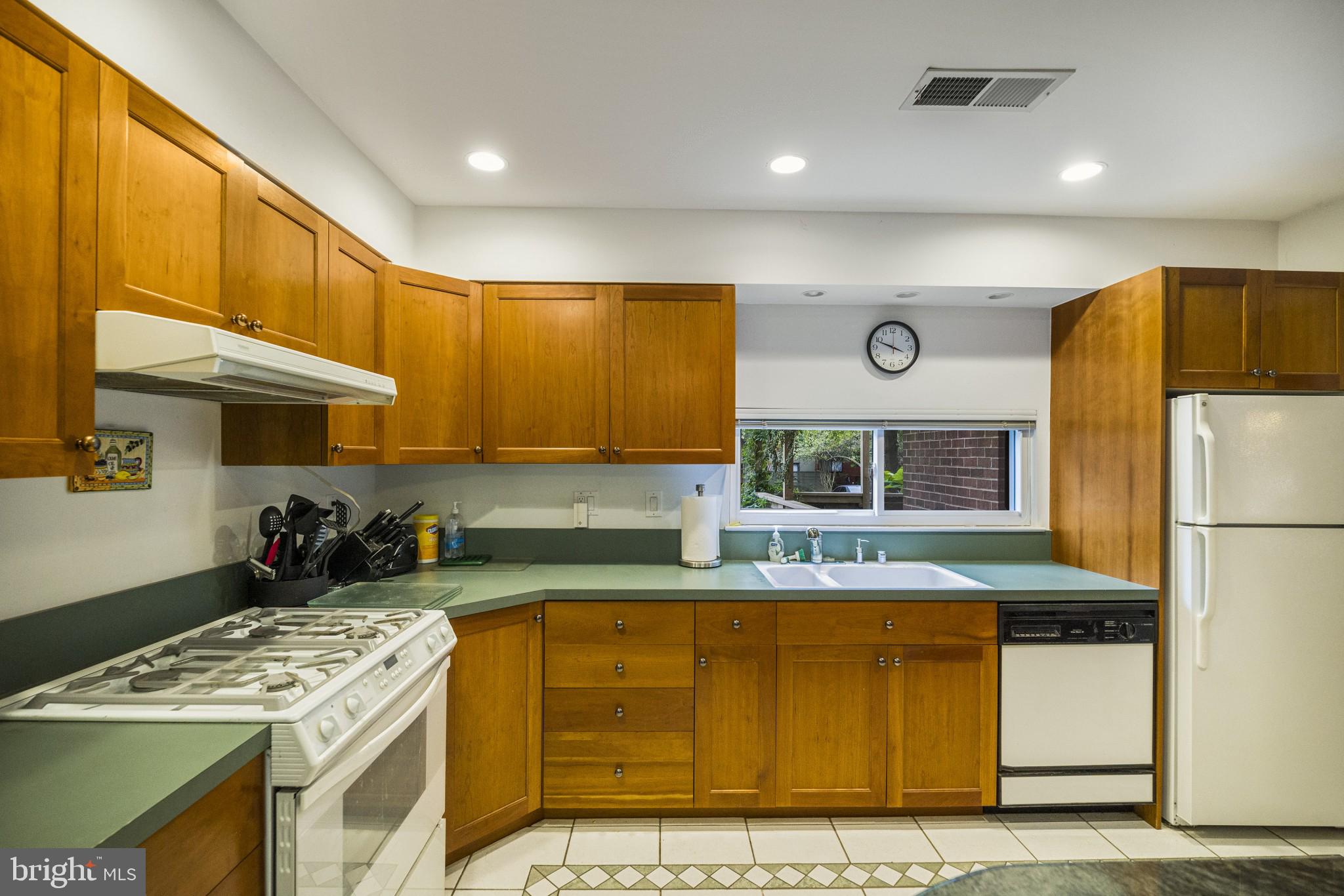 11792 Indian Ridge Road Reston, VA 20191 - Photo 7 of 31