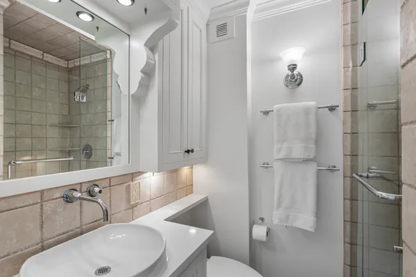 $388,000 | 3440 North Lake Shore Drive, Unit 5A, Chicago, IL 60657