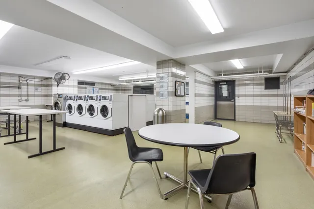 $400,000 | 3440 North Lake Shore Drive, Unit 5A, Chicago, IL 60657