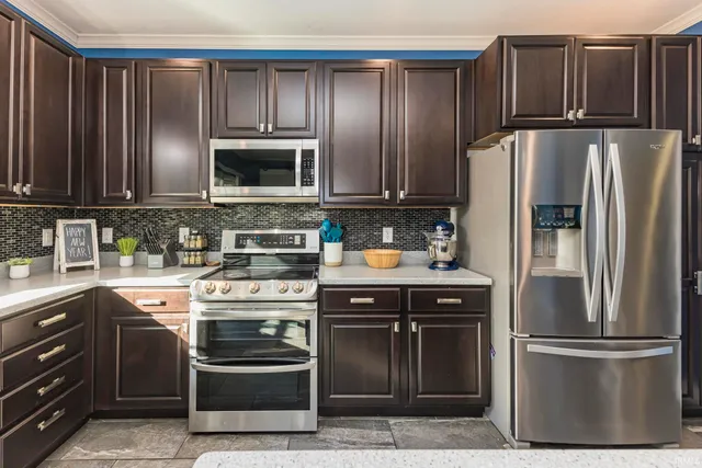 $599,000 | 413 South Bridgewater Lane, Muncie, IN 47304