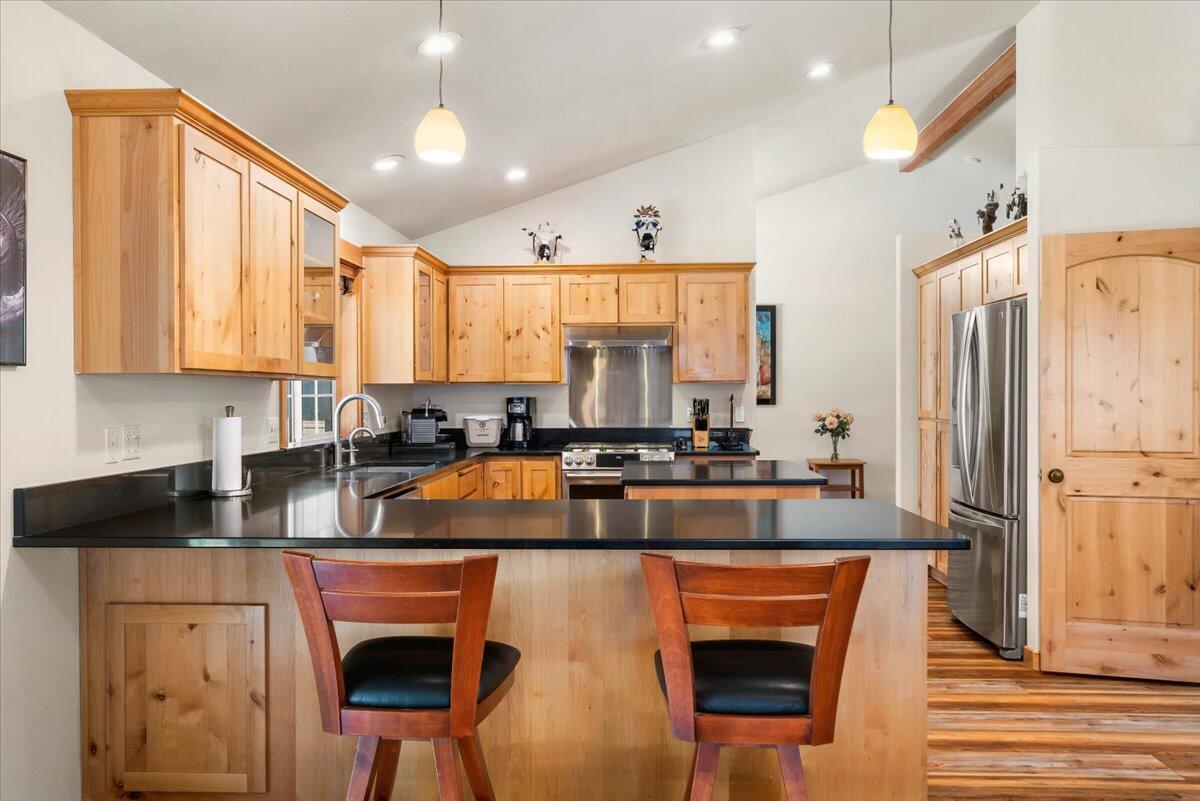 61213 Ridgewater Loop Bend, OR 97702 - Photo 46 of 60 40-Kitchen