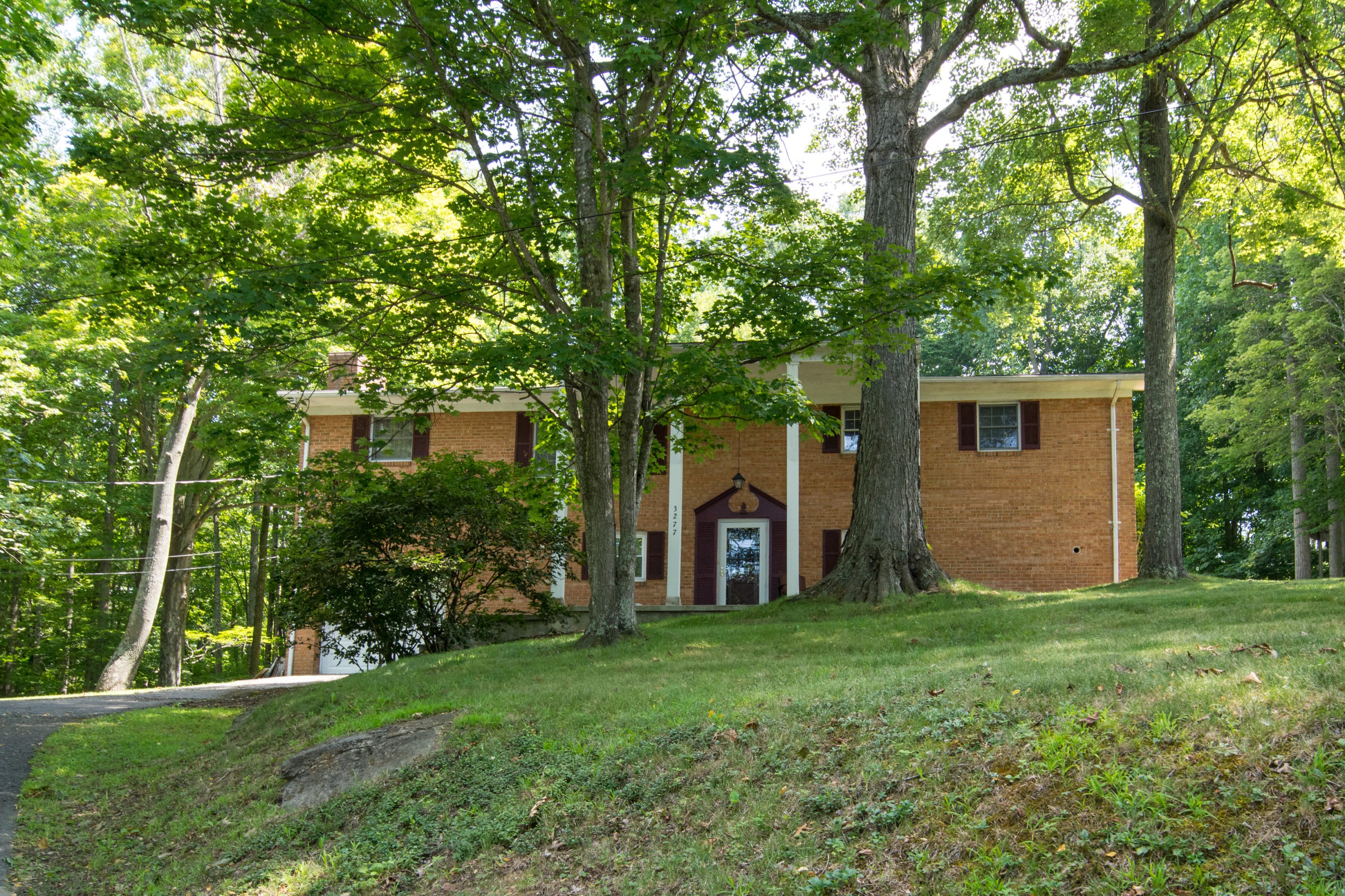 3277 Davis Stuart Road Lewisburg, WV 24901 - Photo 2 of 53 Gallery Image 2