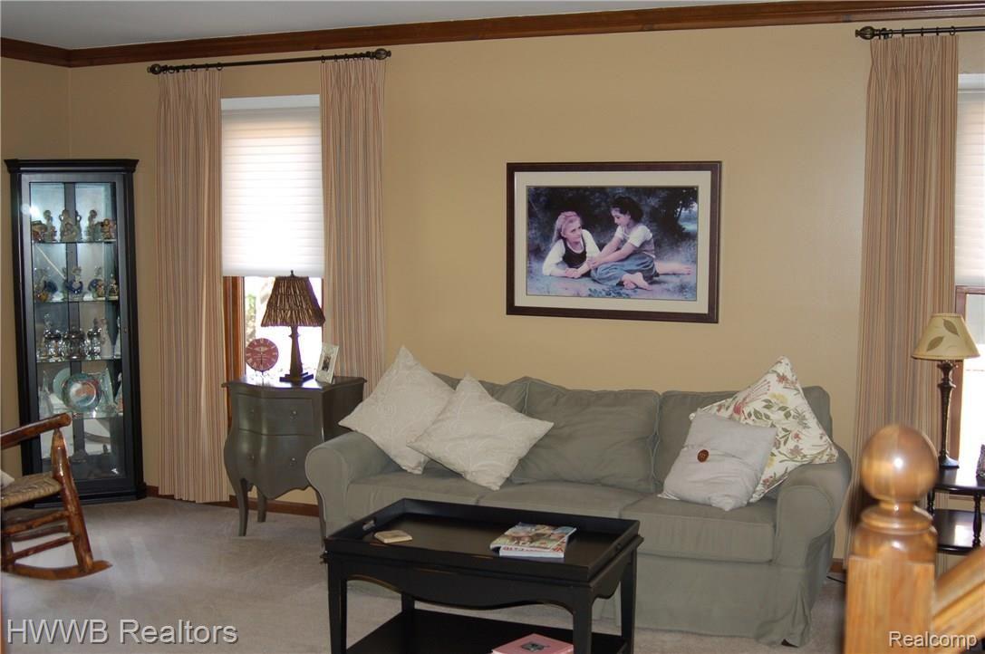 564 Sunlight Drive Rochester, MI 48309 - Photo 11 of 47 Living Room
