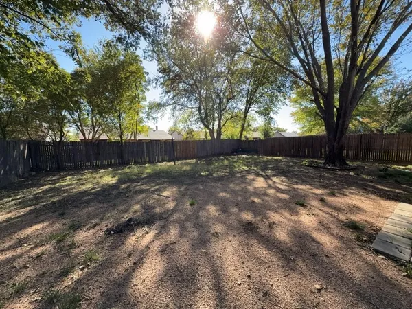 a view of yard with tree