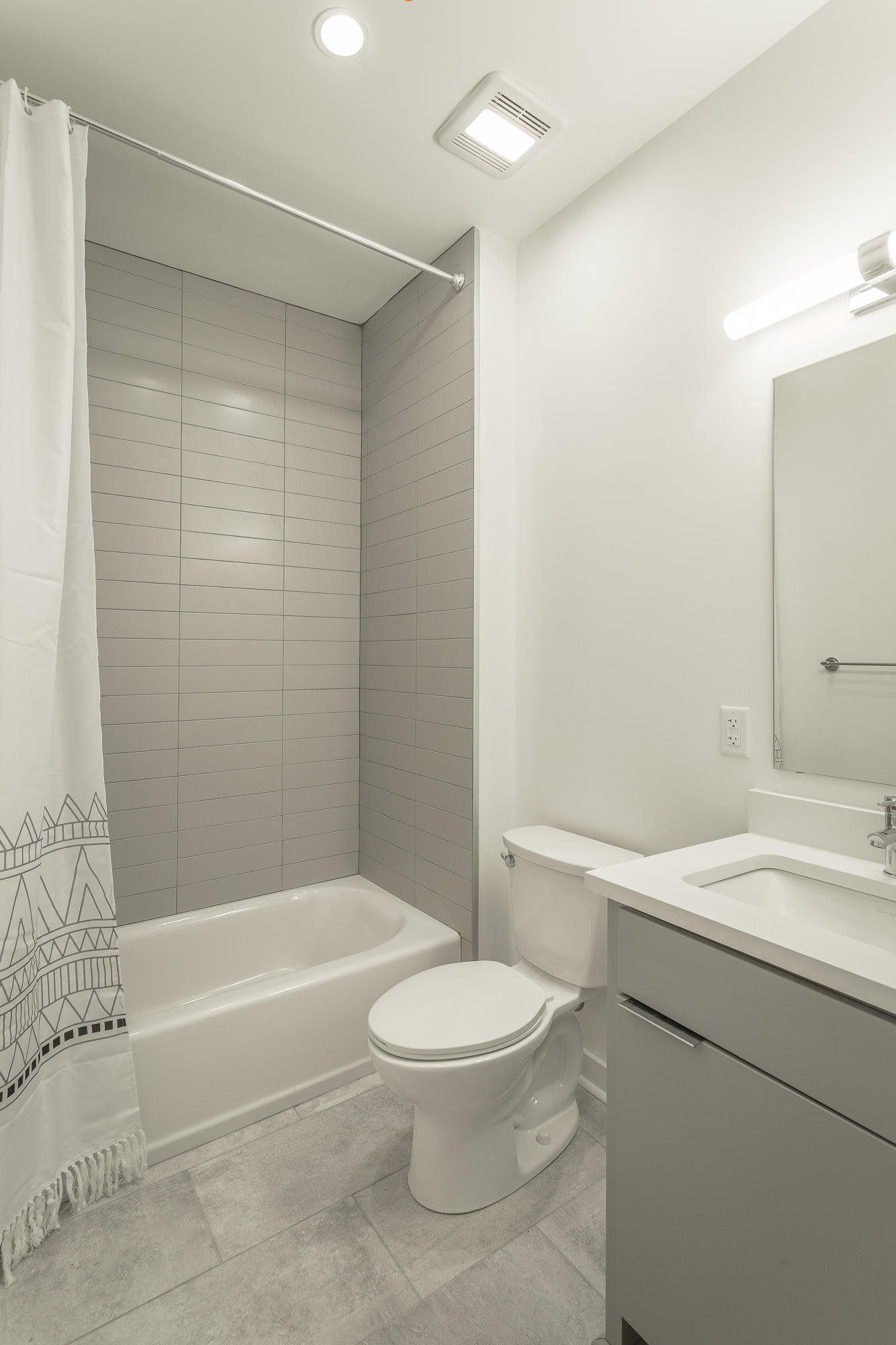 411 Fairpoint Street, Unit 203 Chattanooga, TN 37405 - Photo 8 of 15 Bathroom #2