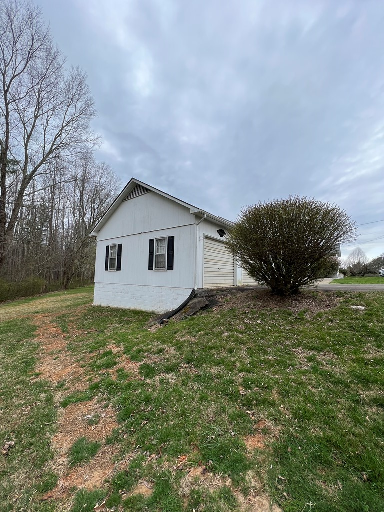 3699 Hebron Road Galax, VA 24333 - Photo 6 of 18 Gallery Image 6