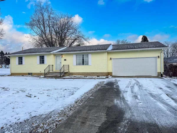 $279,900 | 35 Mound Street West, Fredericktown, OH 43019