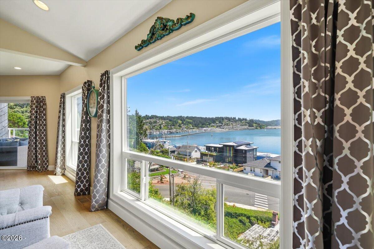 811 Southwest 12th Street Newport, OR 97365 - Photo 13 of 85
