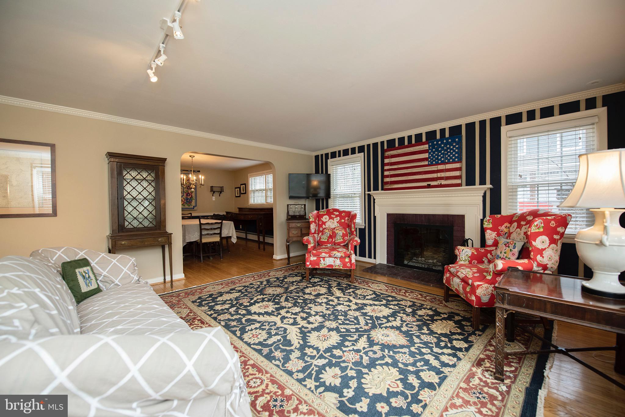 625 Upper Weadley Road Wayne, PA 19087 - Photo 4 of 25 Living Room