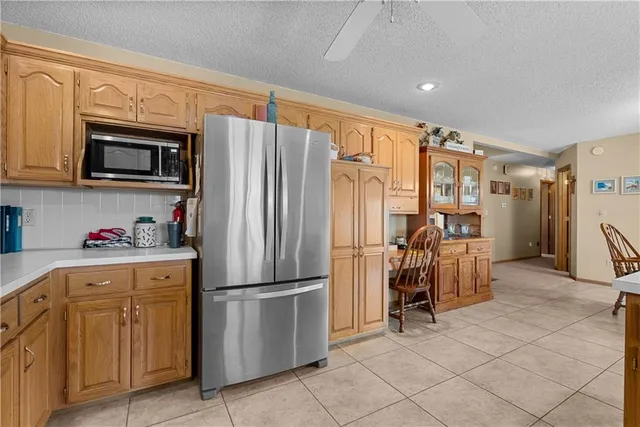 $319,999 | 1629 Northeast Whitestone Drive, Lee's Summit, MO 64086