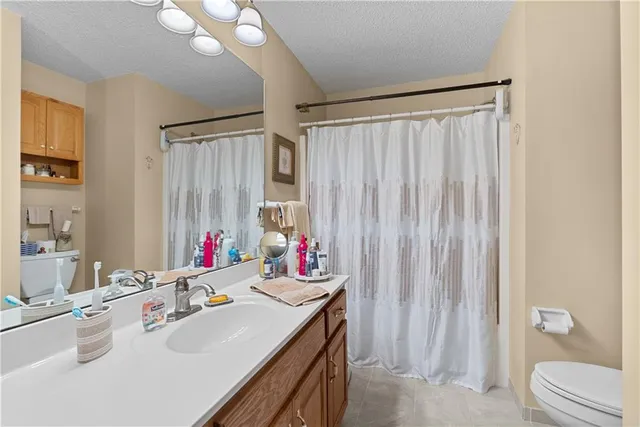 $319,999 | 1629 Northeast Whitestone Drive, Lee's Summit, MO 64086