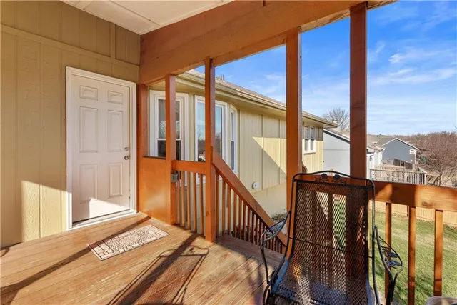 $319,999 | 1629 Northeast Whitestone Drive, Lee's Summit, MO 64086