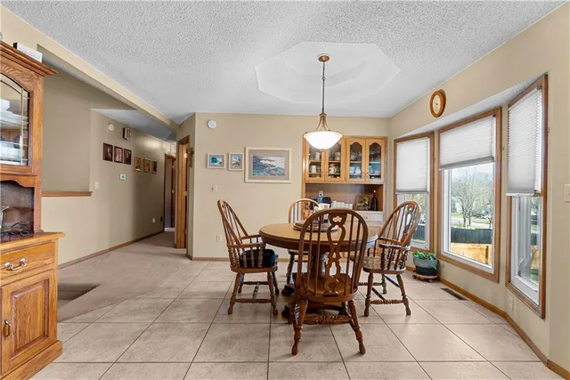 $319,999 | 1629 Northeast Whitestone Drive, Lee's Summit, MO 64086