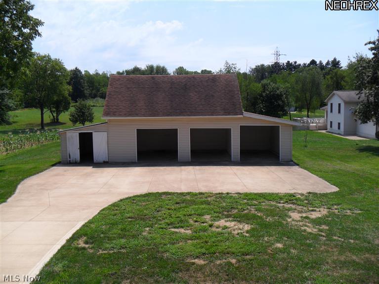 2054 McCoy Road Akron, OH 44320 - Photo 5 of 16