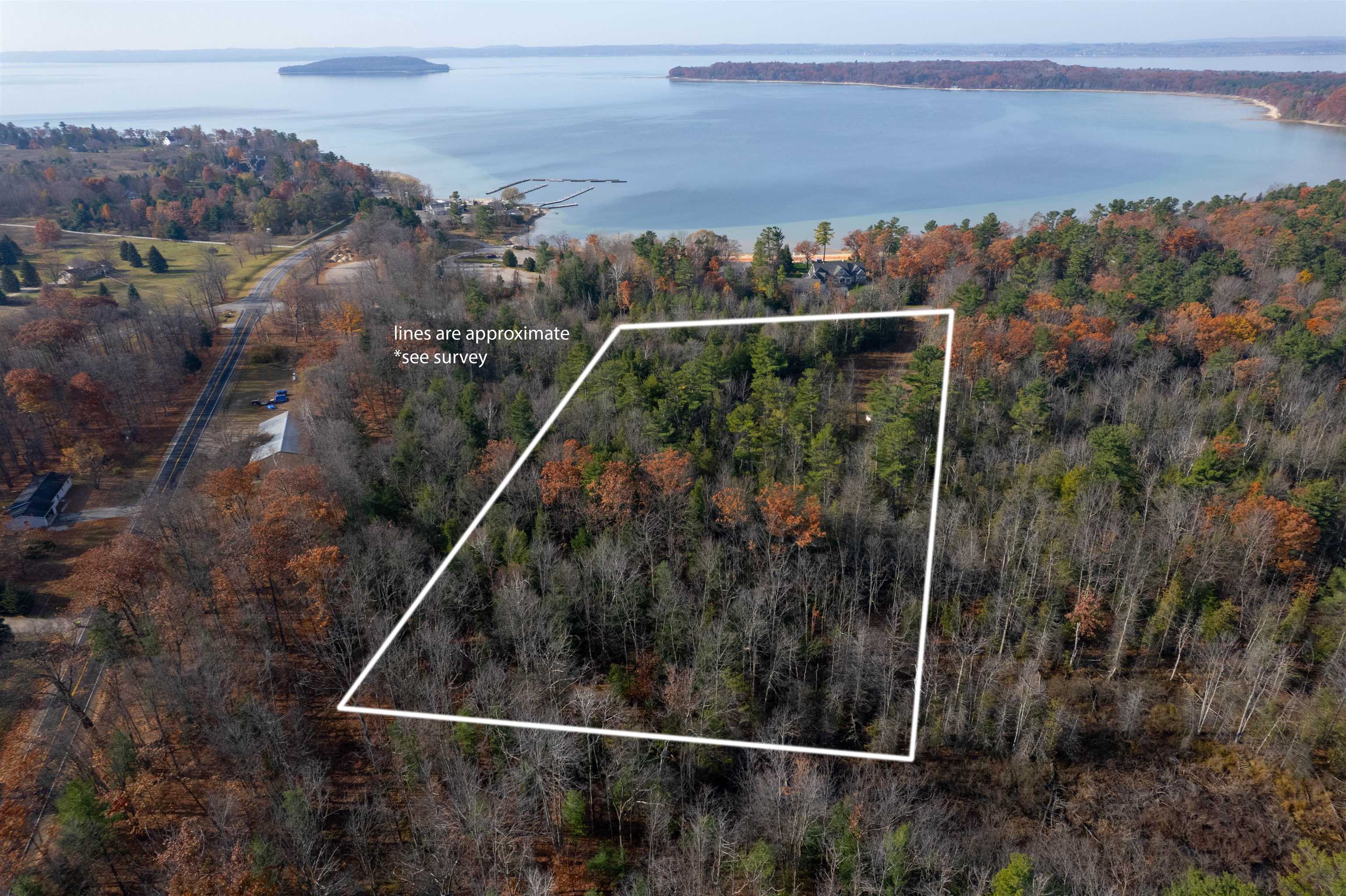 2905 Neahtawanta Road Traverse City, MI 49686 - Photo 2 of 29