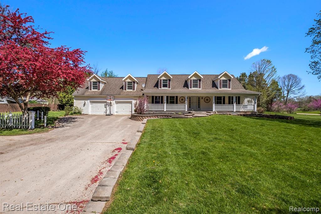 1526 Sexton Road Howell, MI 48843 - Photo 7 of 39
