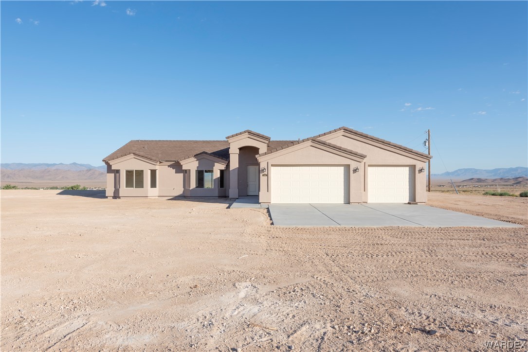 9730 North Cyrus Road Kingman, AZ 86401 - Photo 1 of 18 Gallery Image 1