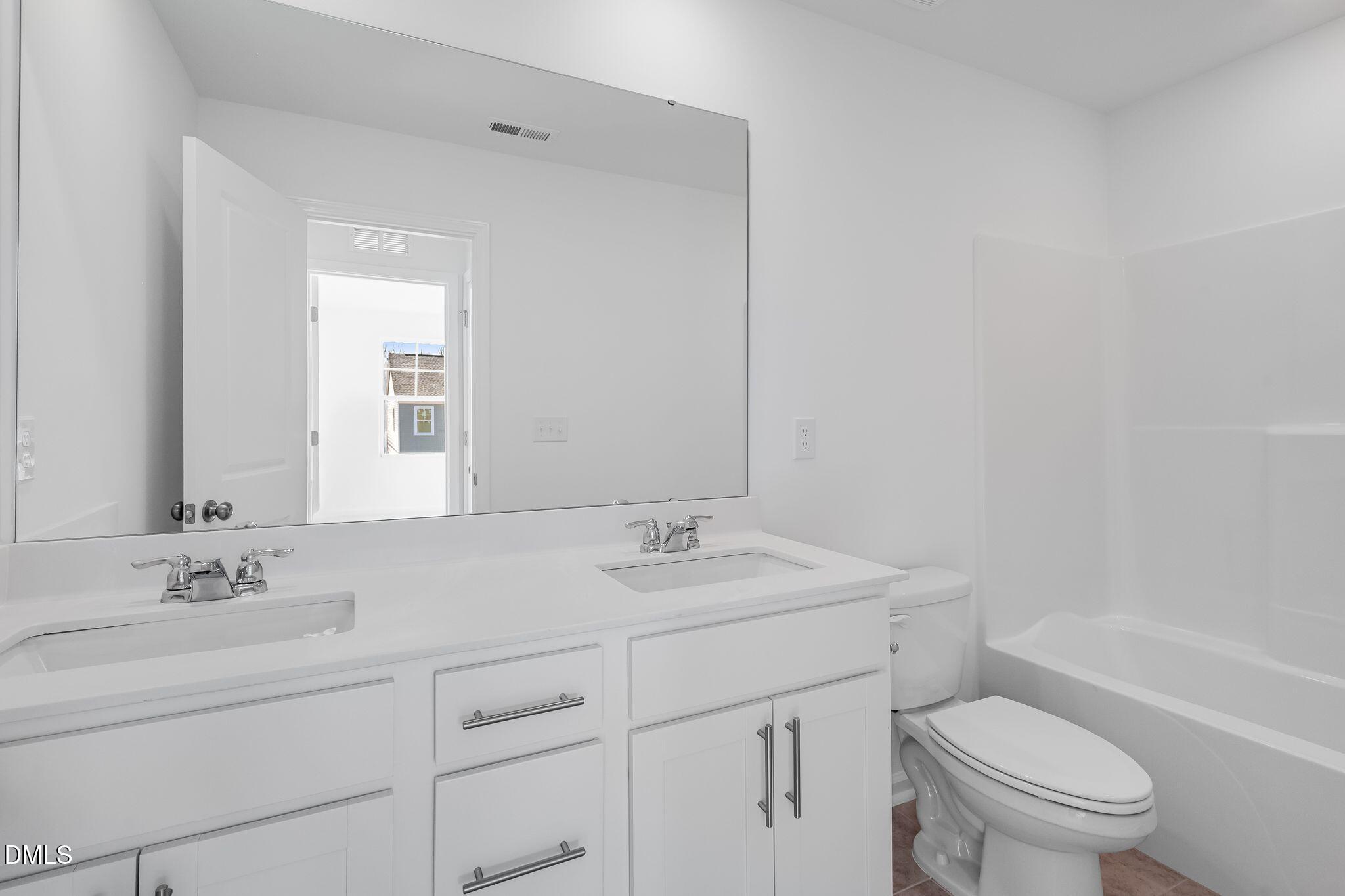 2943 Hickory Fld Drive Raleigh, NC 27616 - Photo 18 of 30 SUN_Everlee_Pic_CarsonII_QMI_239_Bath2_1