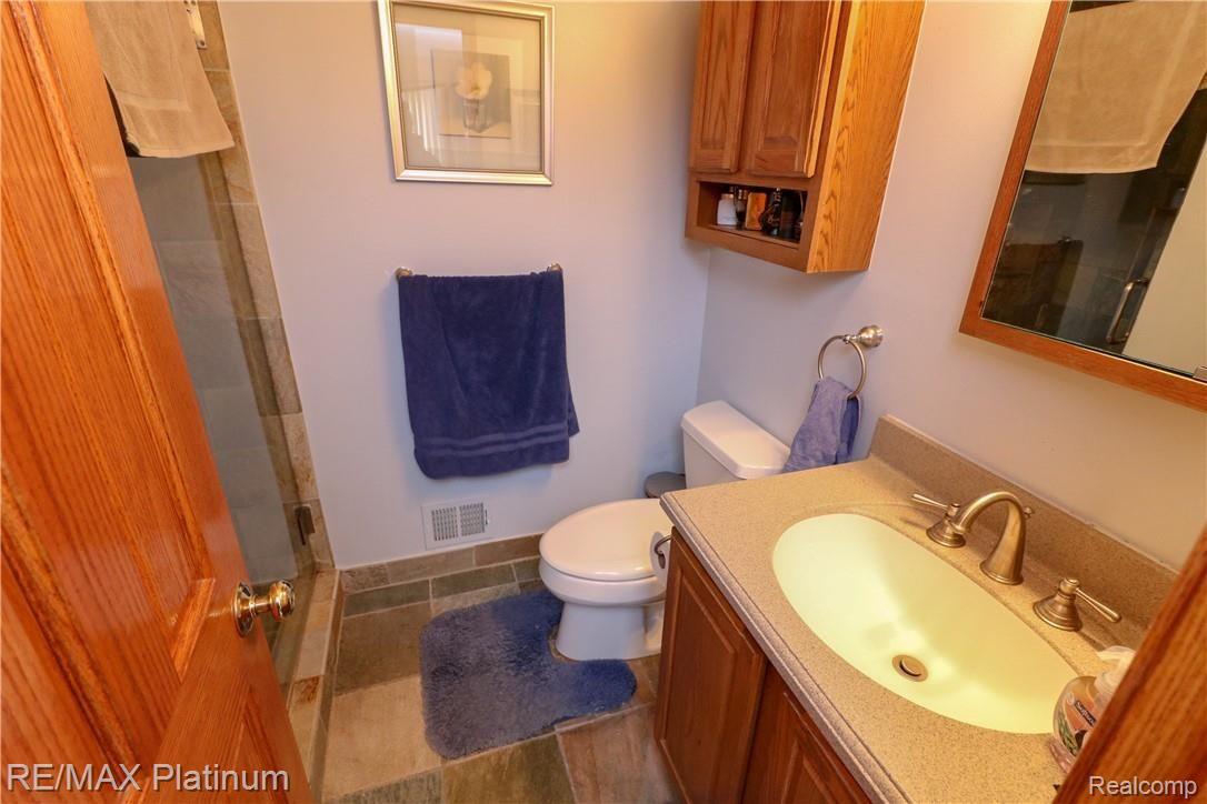 41890 Ridge Road East Novi, MI 48375 - Photo 20 of 27 Master Bath