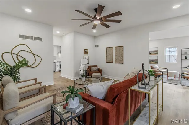 $675,000 | 544 Summit Avenue, Webster Groves, MO 63119