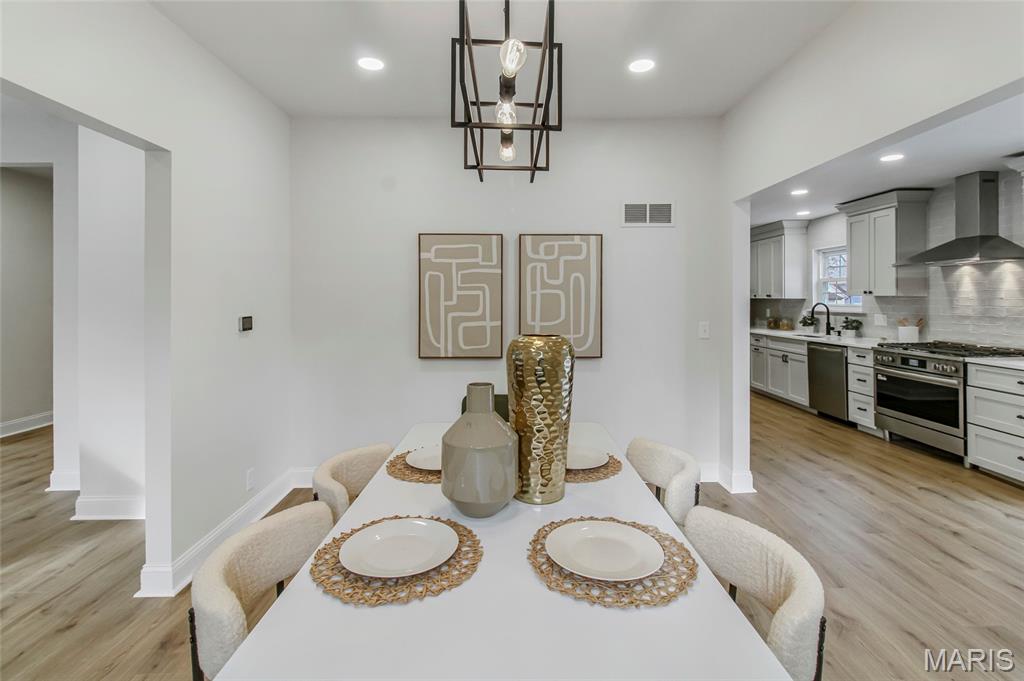 544 Summit Avenue Webster Groves, MO 63119 - Photo 8 of 48