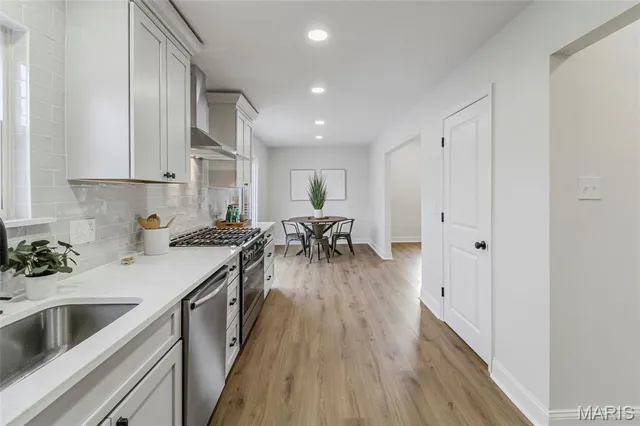 $675,000 | 544 Summit Avenue, Webster Groves, MO 63119