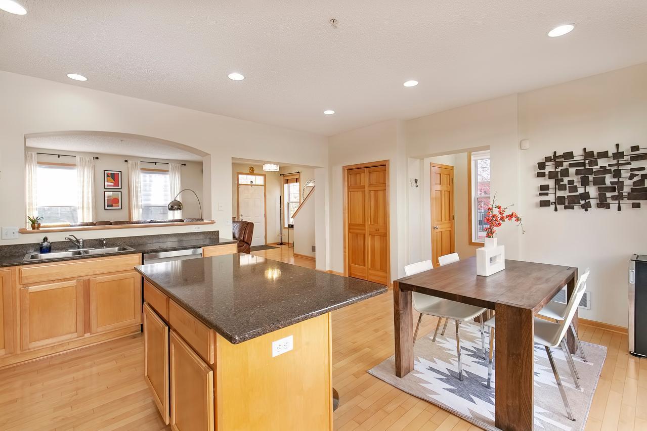 8320 Labont Way Eden Prairie, MN 55344 - Photo 5 of 25 Gallery Image 5
