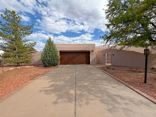 $399,500 | 302 Villa Verde Drive Southeast, Rio Rancho, NM 87124