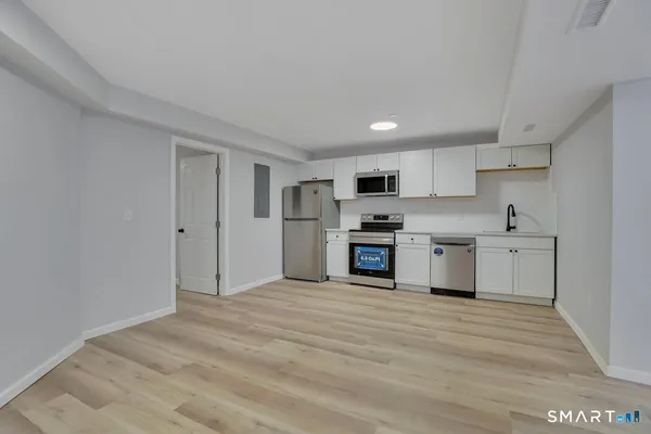 $2,300 | 192 Hartford Road, Unit F, Manchester, CT 06040