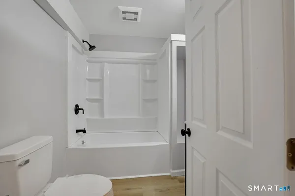 $2,300 | 192 Hartford Road, Unit F, Manchester, CT 06040