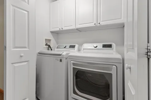 $375,000 | 1530 Zarthan Avenue South, Unit 302, St. Louis Park, MN 55416