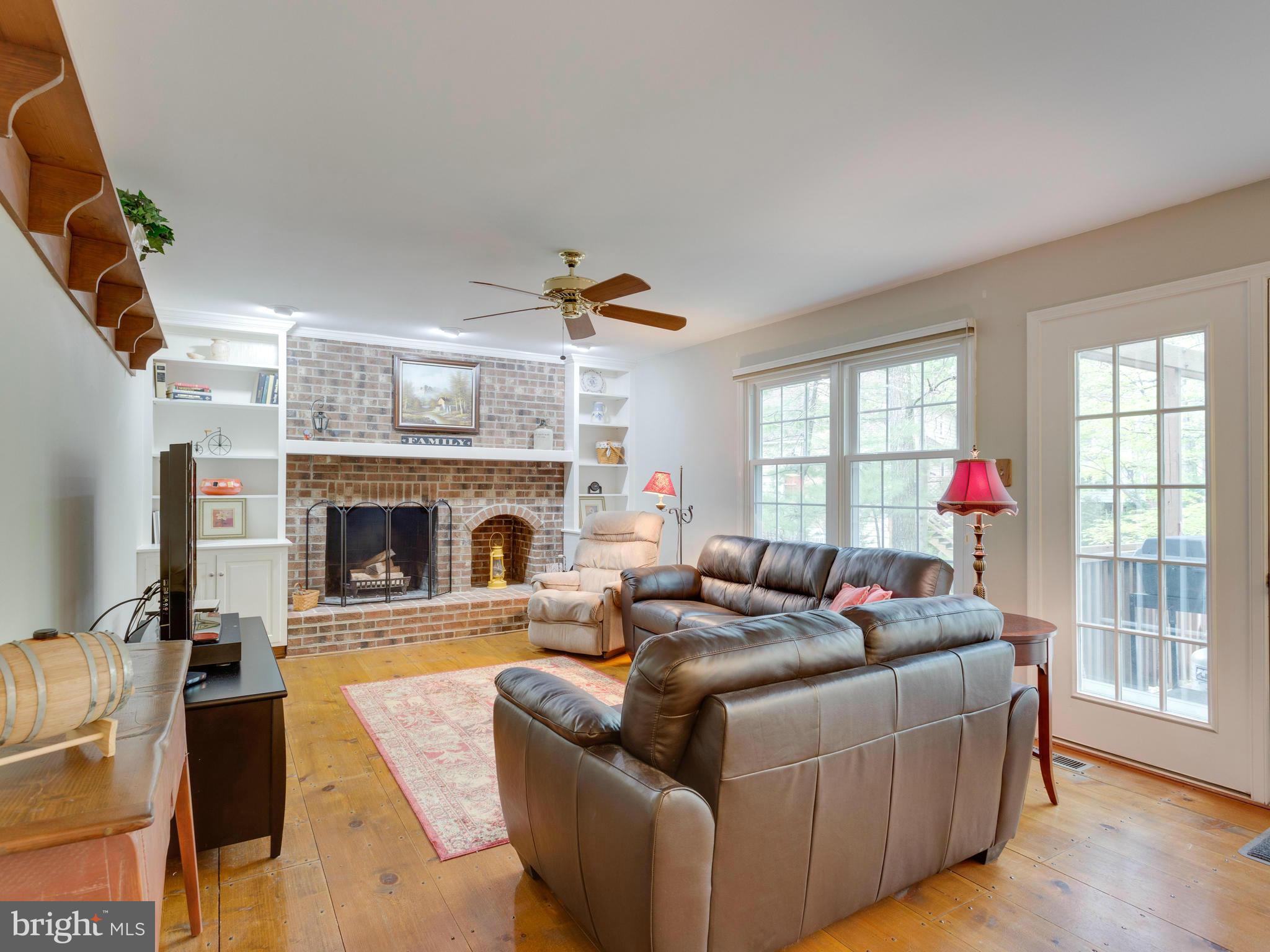 6803 Bluecurl Circle Springfield, VA 22152 - Photo 11 of 30 Family Room
