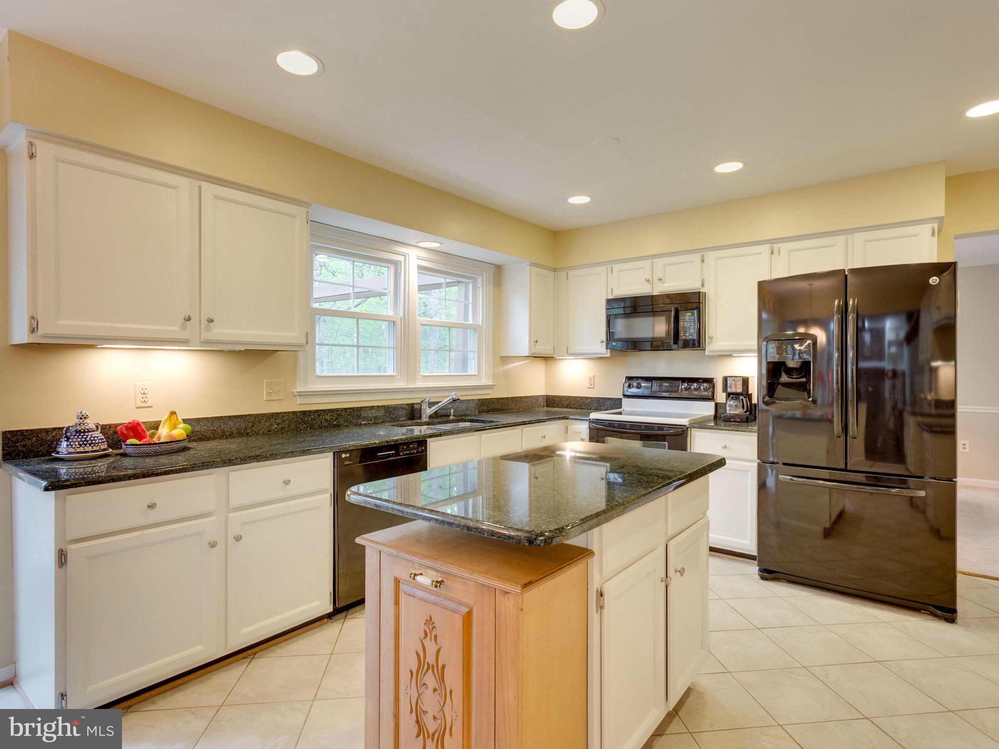 6803 Bluecurl Circle Springfield, VA 22152 - Photo 10 of 30 Kitchen