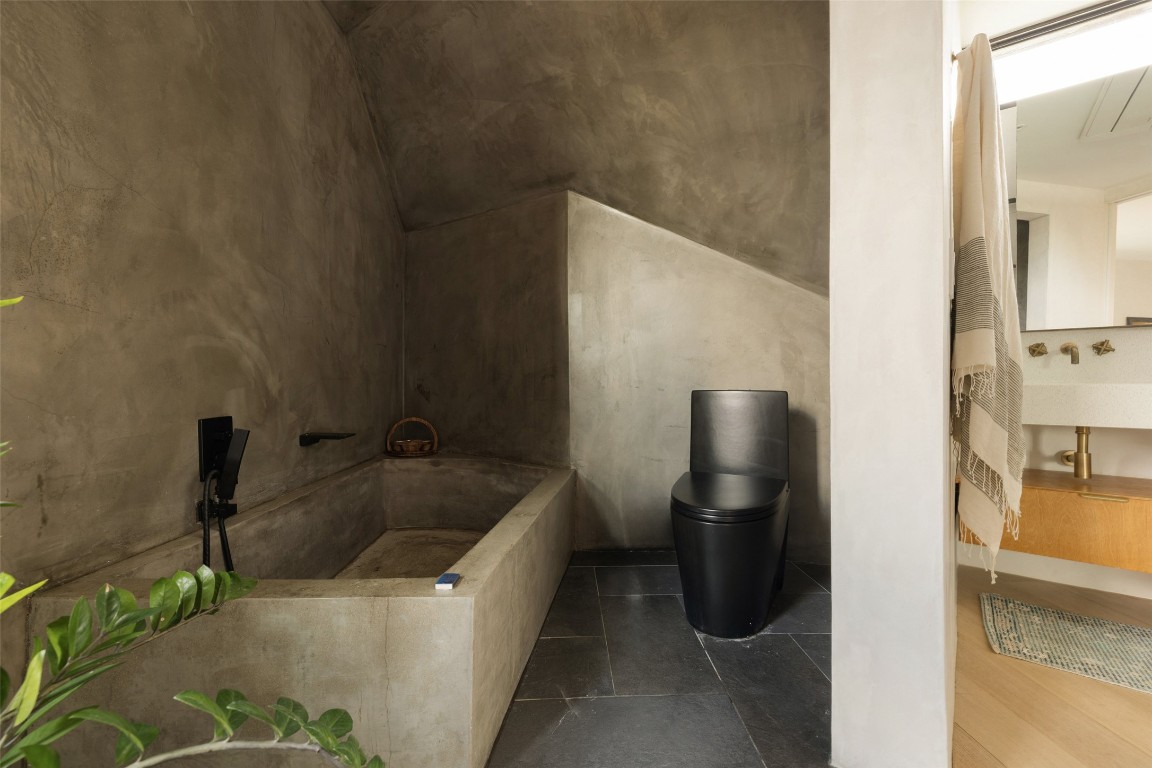 2302 East 11th Street Austin, TX 78702 - Photo 35 of 40