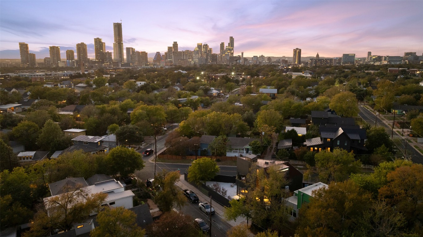 2302 East 11th Street Austin, TX 78702 - Photo 39 of 40 a view of a city