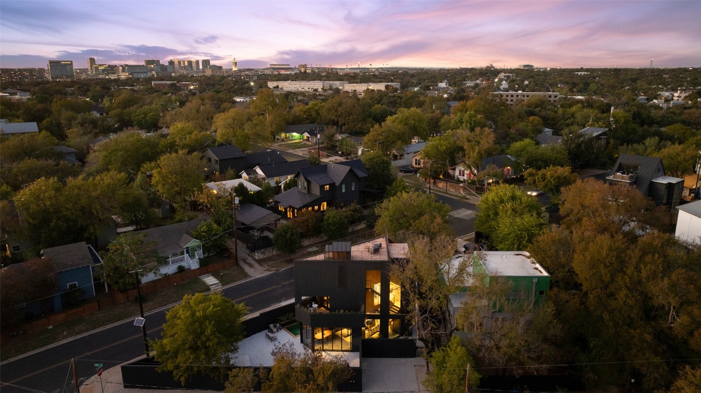 2302 East 11th Street Austin, TX 78702 - Photo 40 of 40 a view of a city