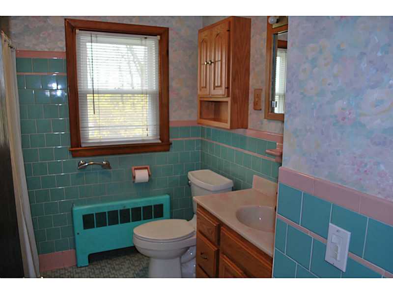 9 Circle Road Smithfield, RI 02917 - Photo 12 of 12 Bathroom.