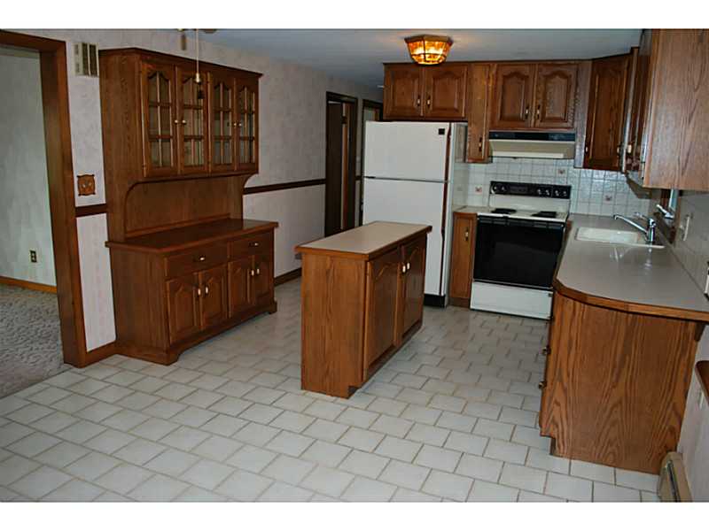 9 Circle Road Smithfield, RI 02917 - Photo 3 of 12 Kitchen.