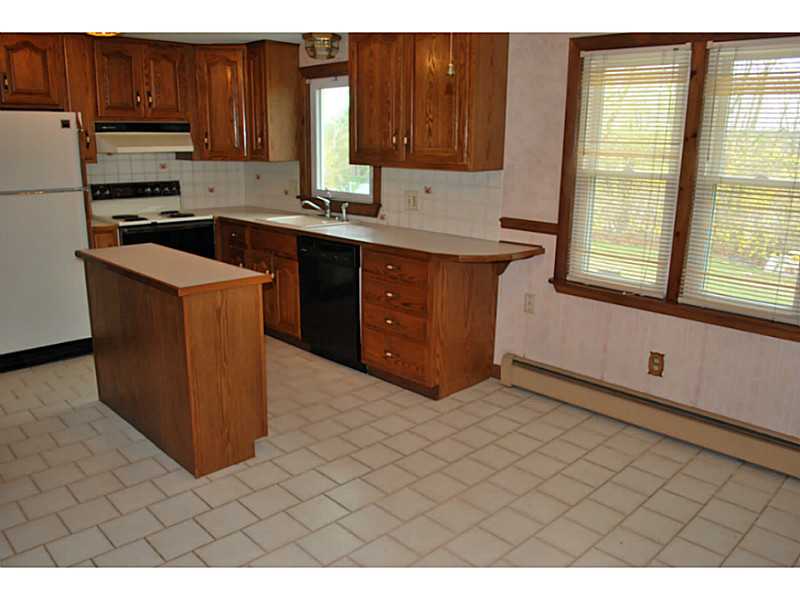 9 Circle Road Smithfield, RI 02917 - Photo 4 of 12 Kitchen.